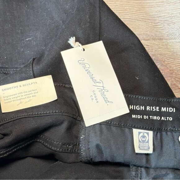 Universal Thread Women's Dark Jean Shorts - Picture 6 of 8